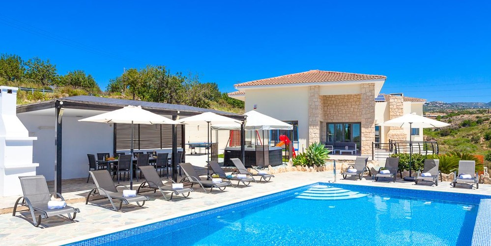 Peyia Villa with swimming pool