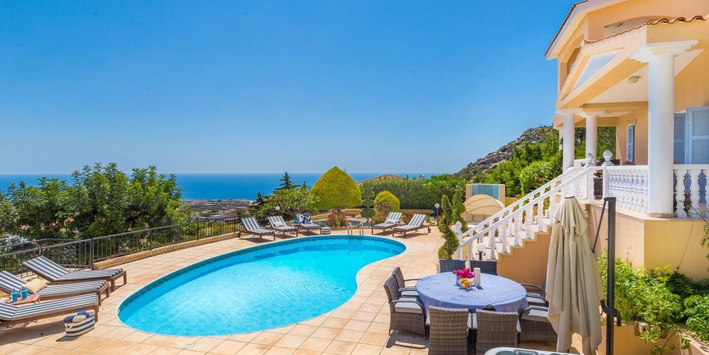 Captain Villa with swimming pool