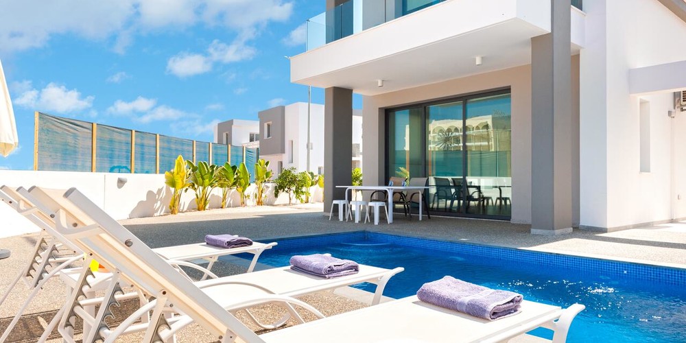 Sunrise Villa with swimming pool