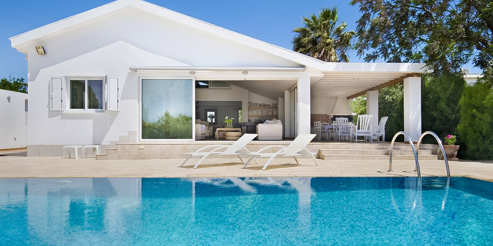 Garden Villa with swimming pool