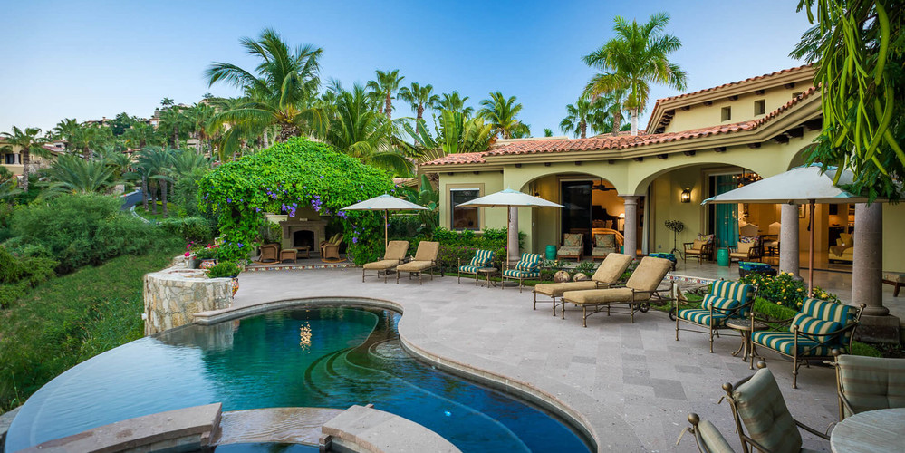 Villa Weston with swimming pool