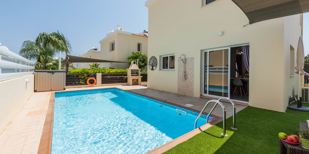 Villa Raya 2 with swimming pool