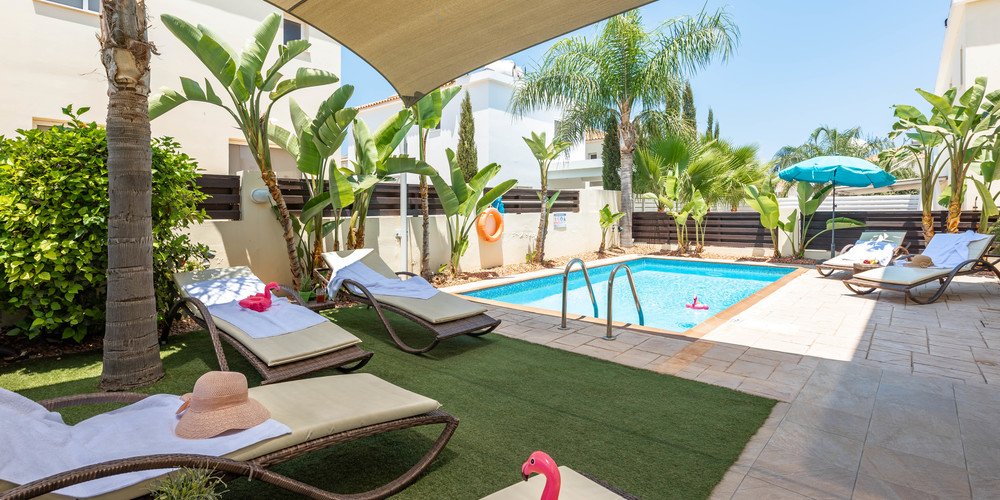 Villa Raya 3 with swimming pool