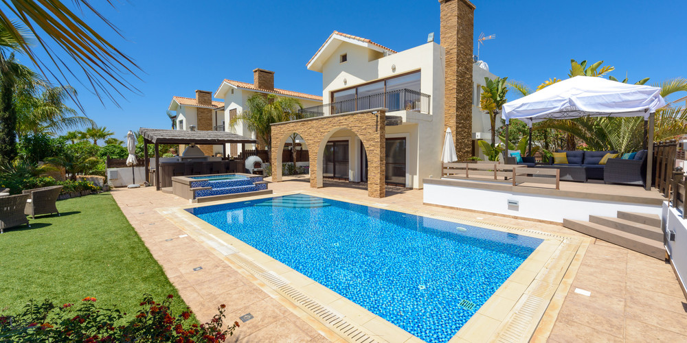 Villa Claudia with swimming pool
