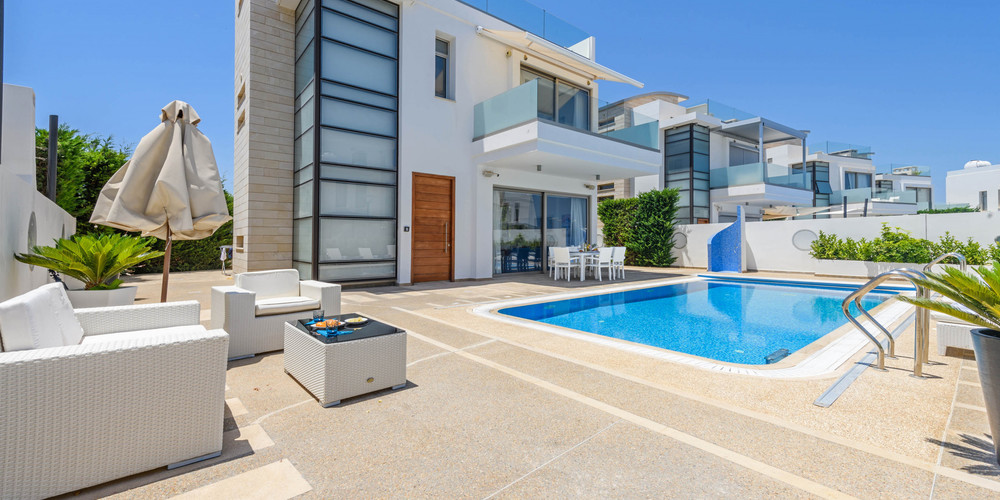 Villa Mare Lombardi with swimming pool