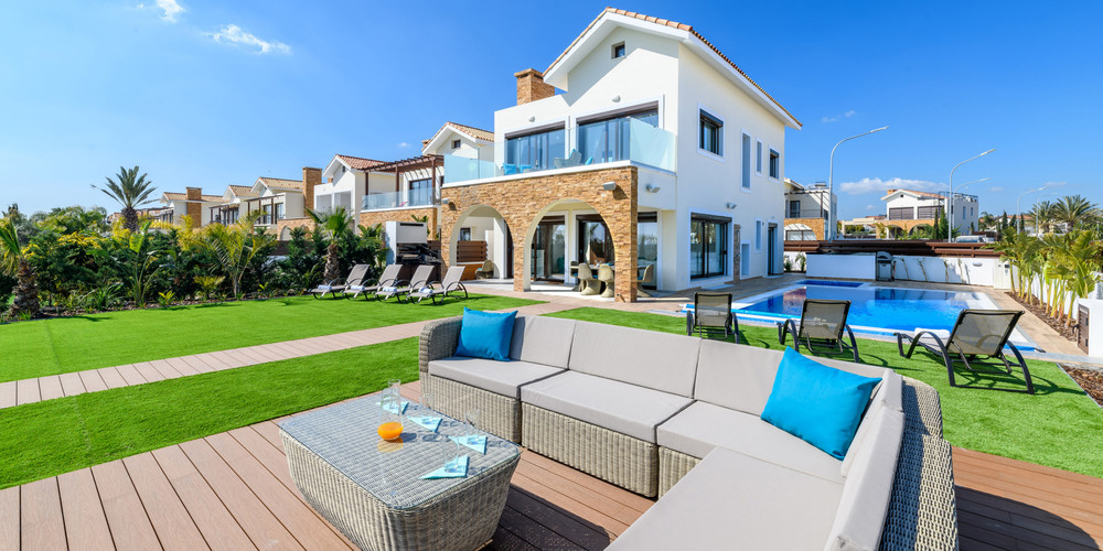 Serenity Seafront Villa with swimming pool