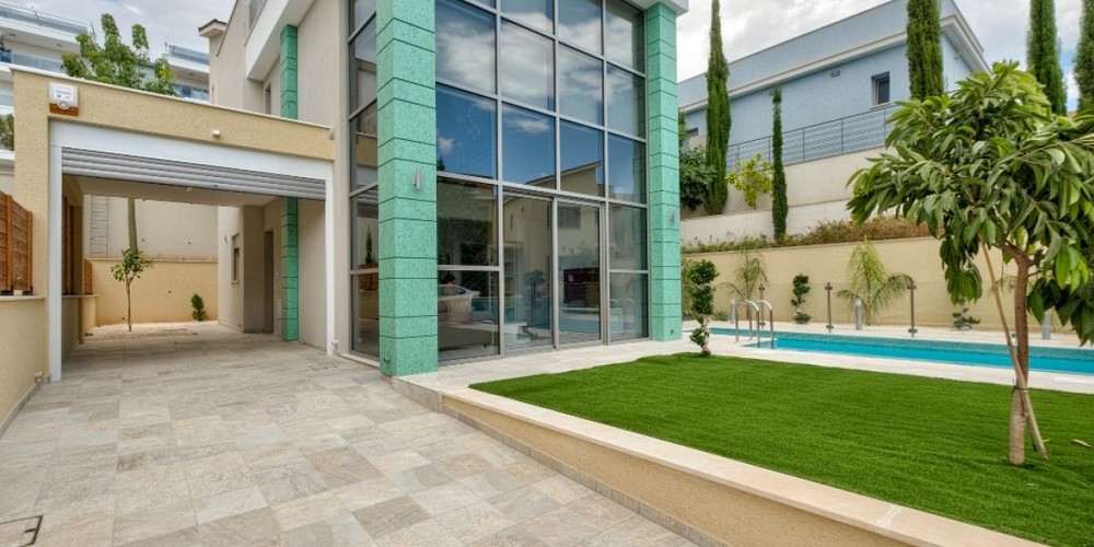 Villa Amathunda with swimming pool