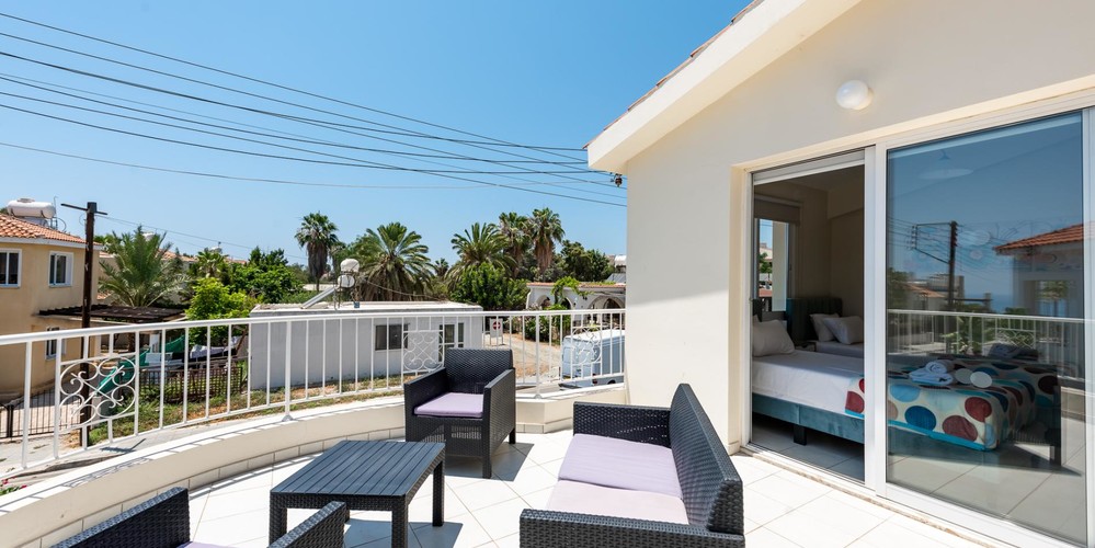 Villa Oasis with swimming pool