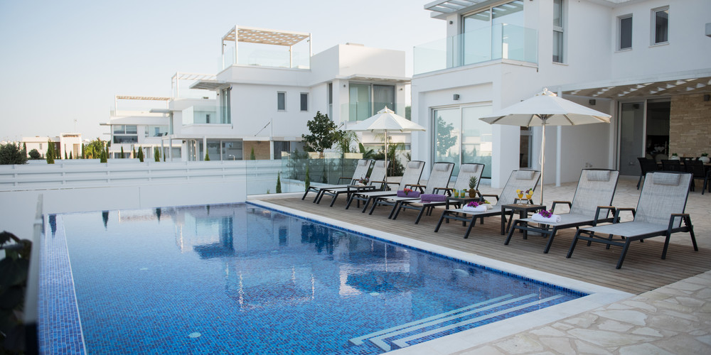 Villa Indigo Vista with swimming pool