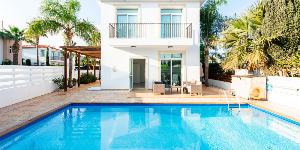 Villa Palm Breeze with swimming pool