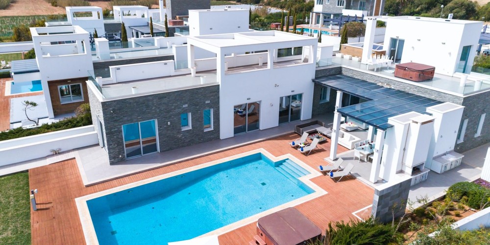 Villa Cecelia with swimming pool