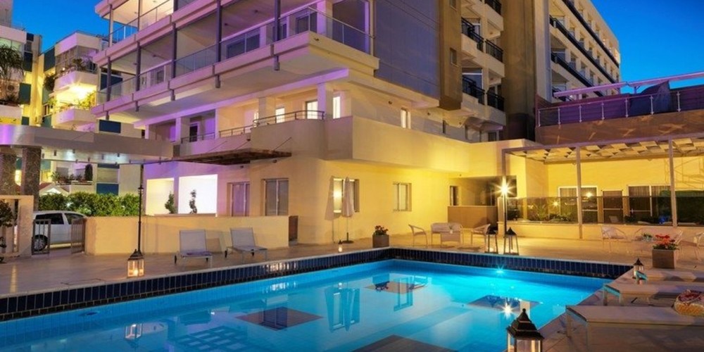 Apartment (Flat) in Germasoyia Tourist Area, Limassol with swimming pool
