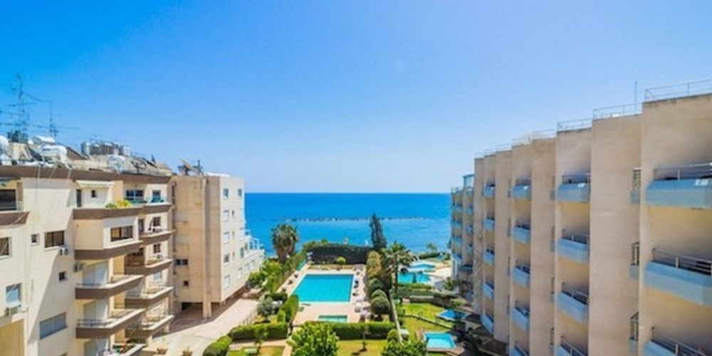 Apartment (Penthouse) in Germasoyia Tourist Area, Limassol