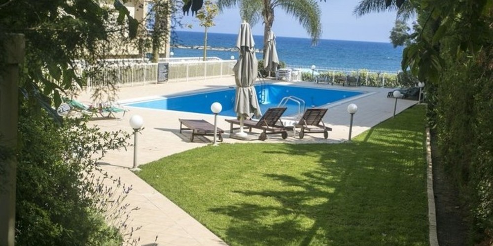 Apartment (Flat) in Germasoyia Tourist Area, Limassol with swimming pool