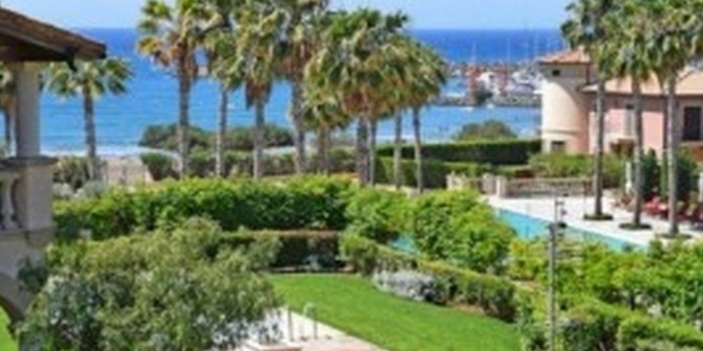 Apartment (Flat) in Saint Raphael Area, Limassol with swimming pool