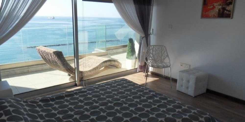 Apartment (Flat) in Molos Area, Limassol with swimming pool