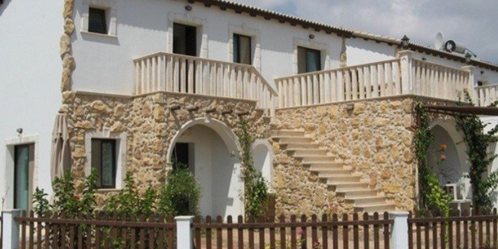 Contemporary Villas In Sought-After Area with swimming pool