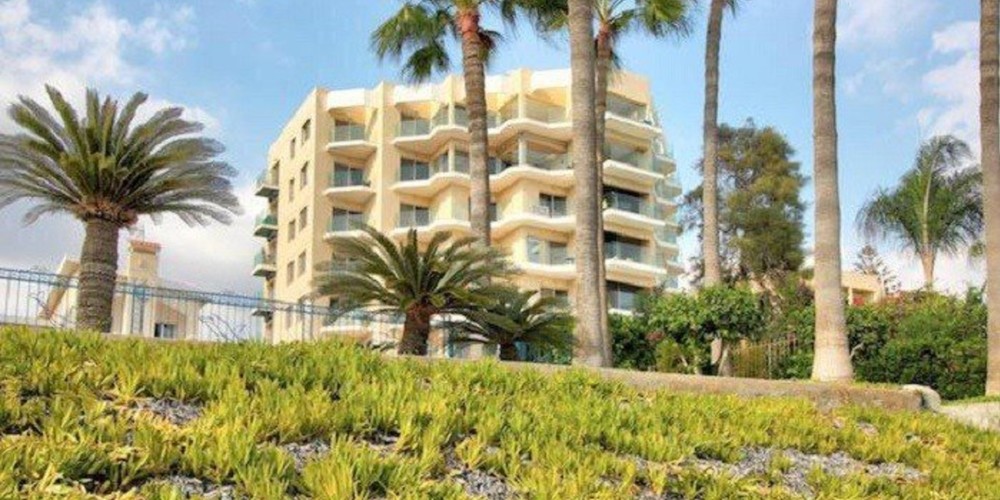 Apartment (Flat) in Agios Tychonas, Limassol with swimming pool