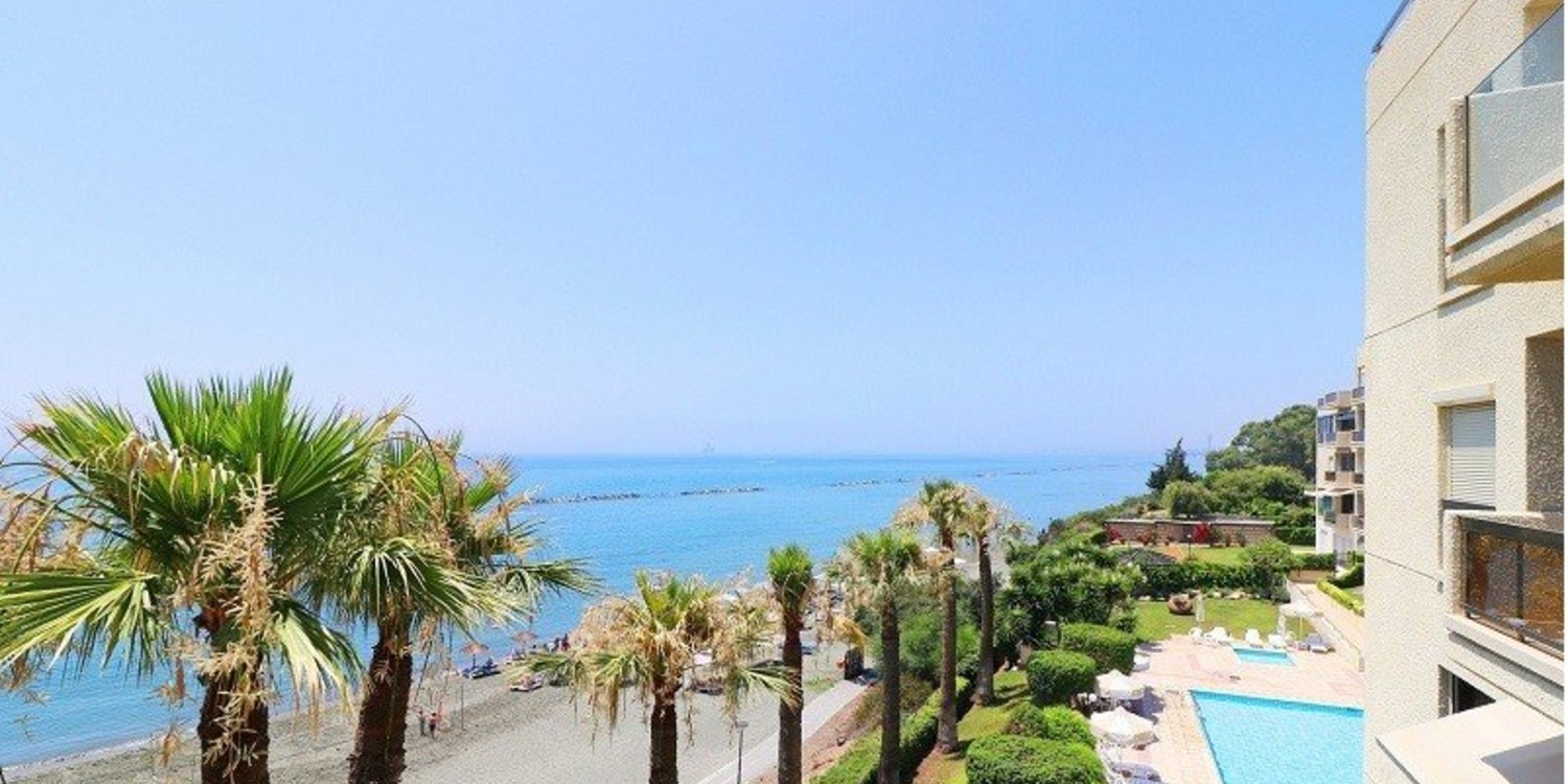 Apartment (Flat) in Agios Tychonas, Limassol with swimming pool