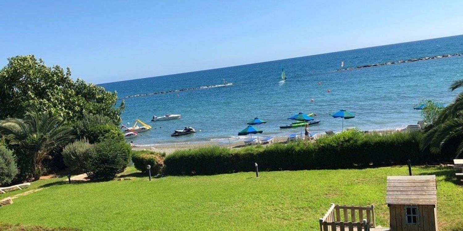 Apartment (Flat) in Germasoyia Tourist Area, Limassol with swimming pool