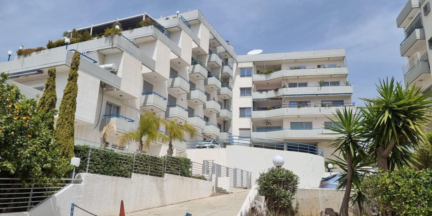 Apartment (Flat) in Agios Tychonas, Limassol with swimming pool