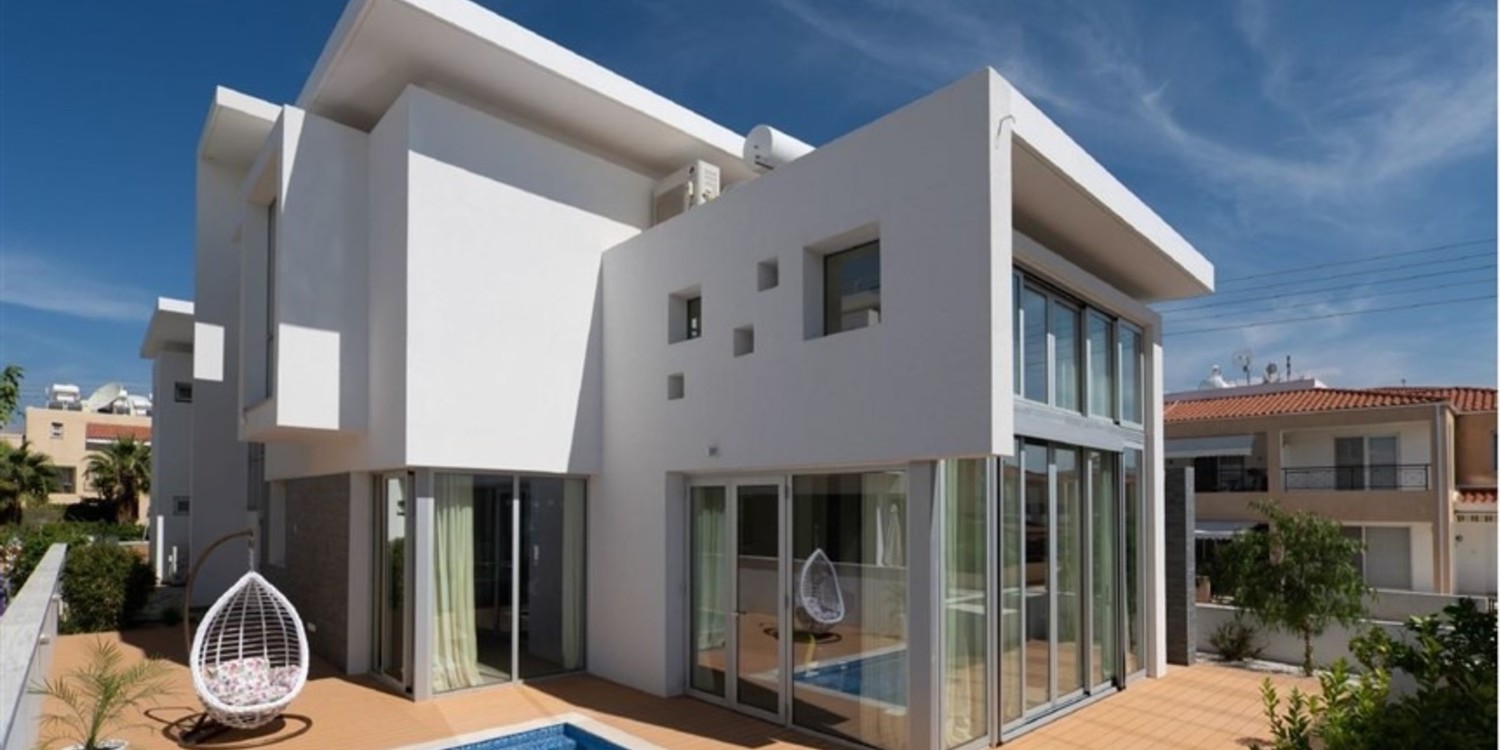 Spectacular Villa Near The Beach