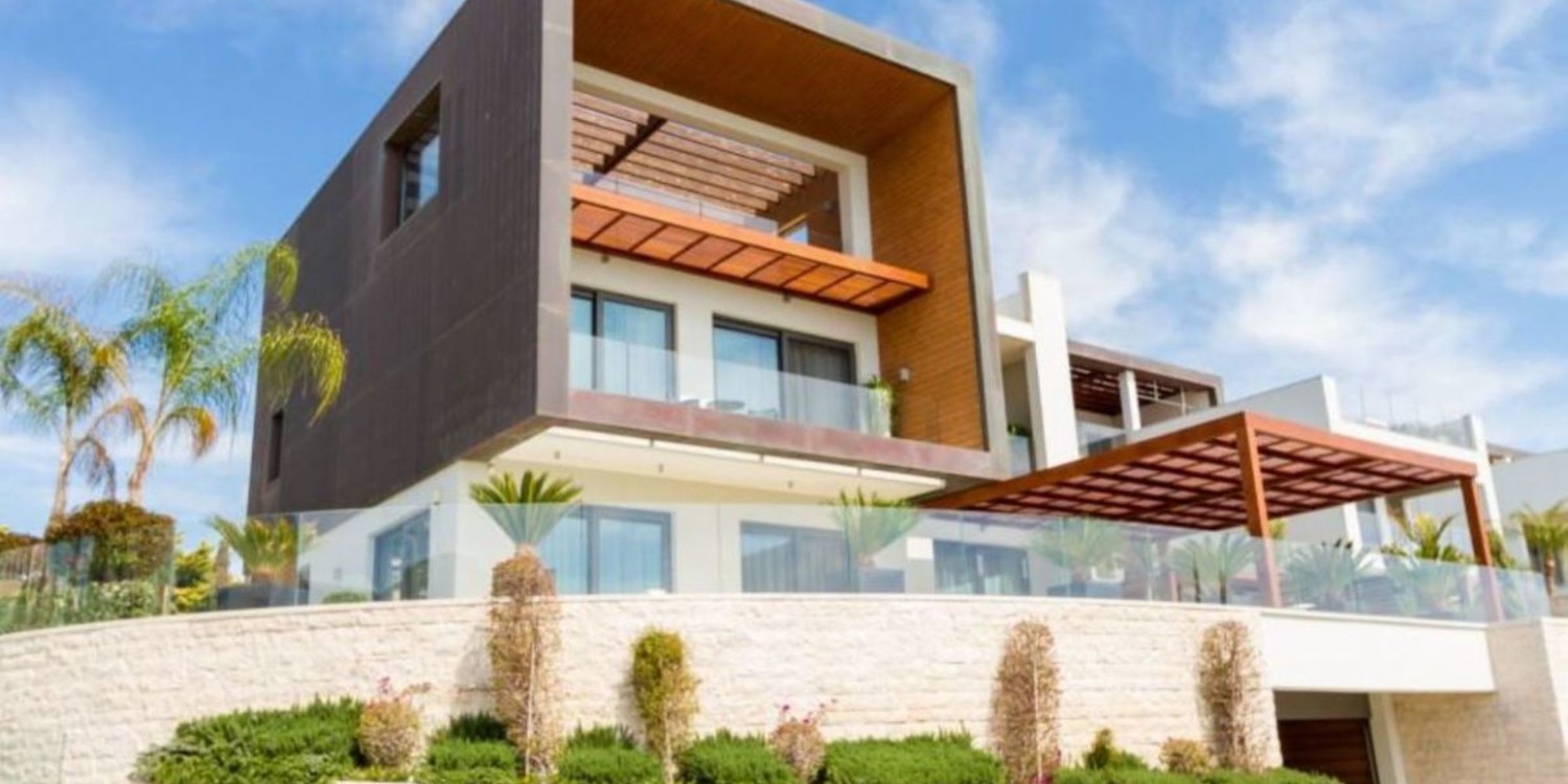 Stunning Four Bedroom Villa In Parklane Area with swimming pool
