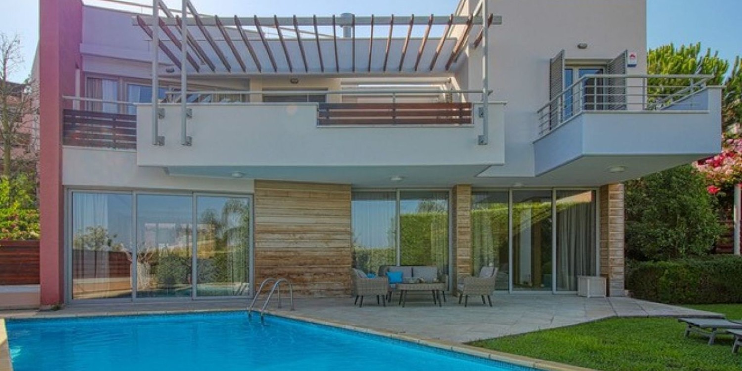 Exclusive Villa In Prestigious Area with swimming pool