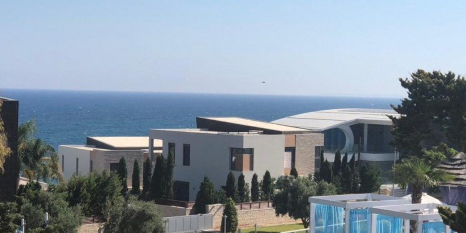 Apartment (Penthouse) in Amathus Area, Limassol