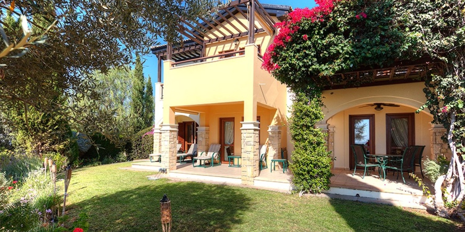 Spacious Four Bedroom Villa with swimming pool