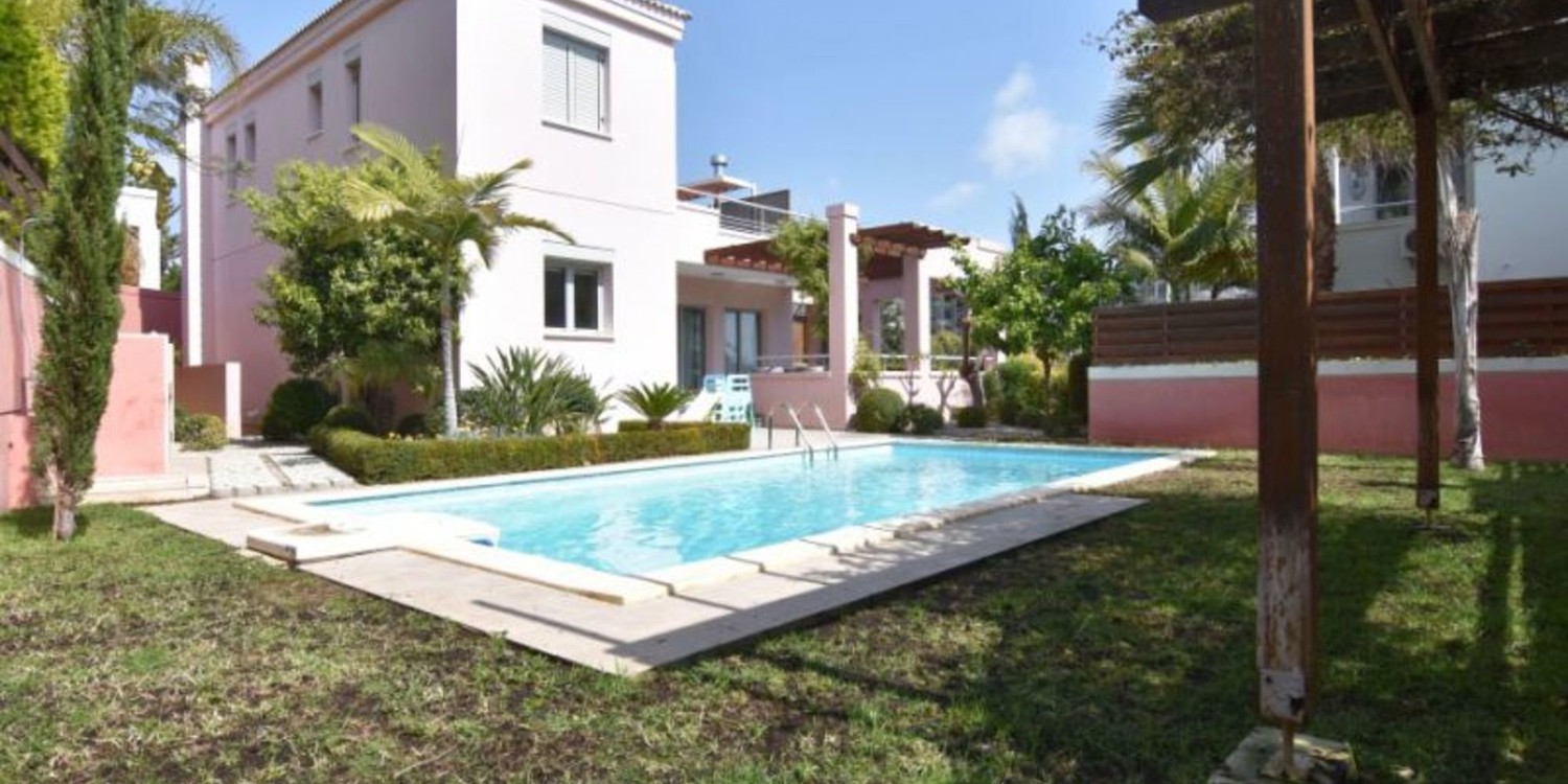 Luxury 3-Bedroom Villa with swimming pool