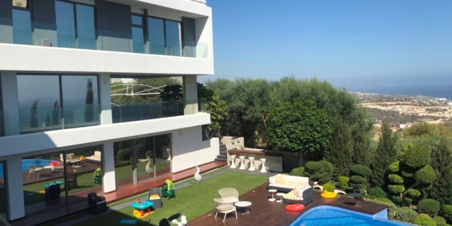 Magnificent 5-Bedroom Villa with swimming pool