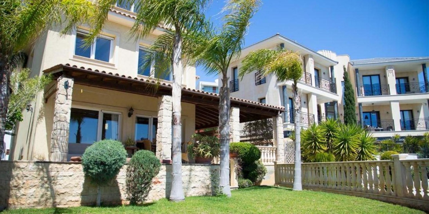 Luxury 5-Bedroom Villa