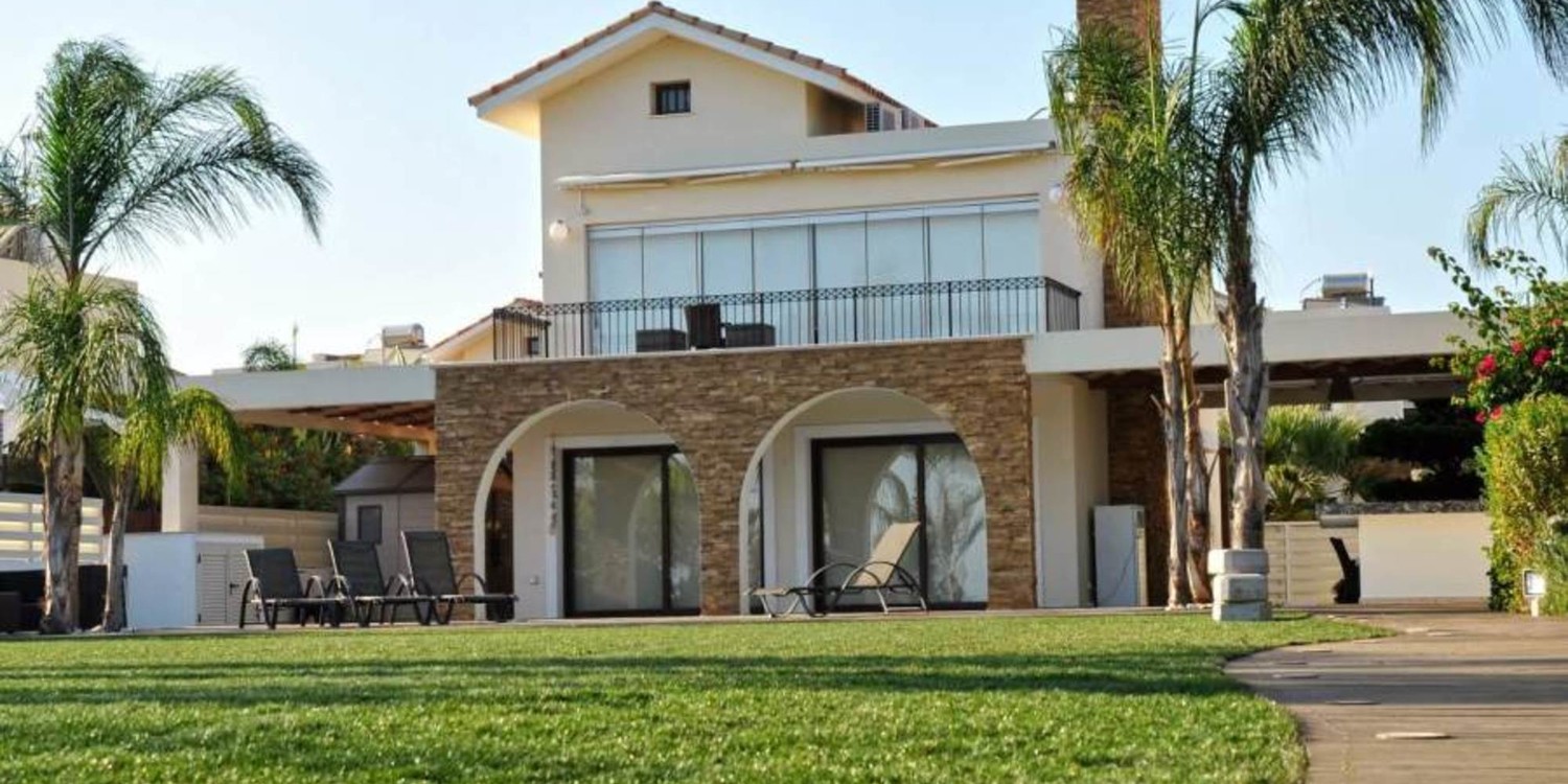 Property in Ayia NapaExclusive 3-Bedroom Villa with swimming pool