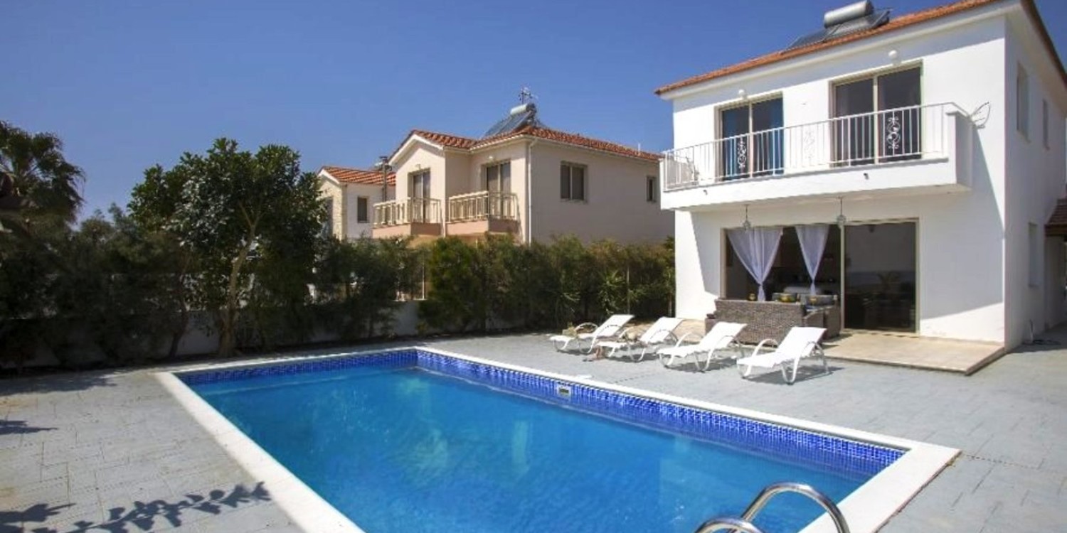 Luxury 4-Bedroom Villa with swimming pool