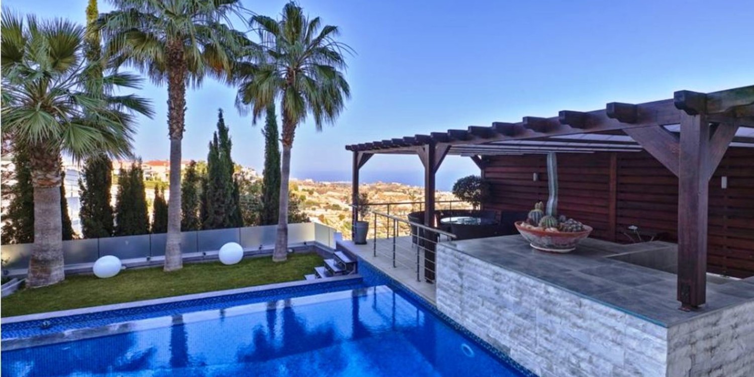 Outstanding 5-Bedroom Villa with swimming pool