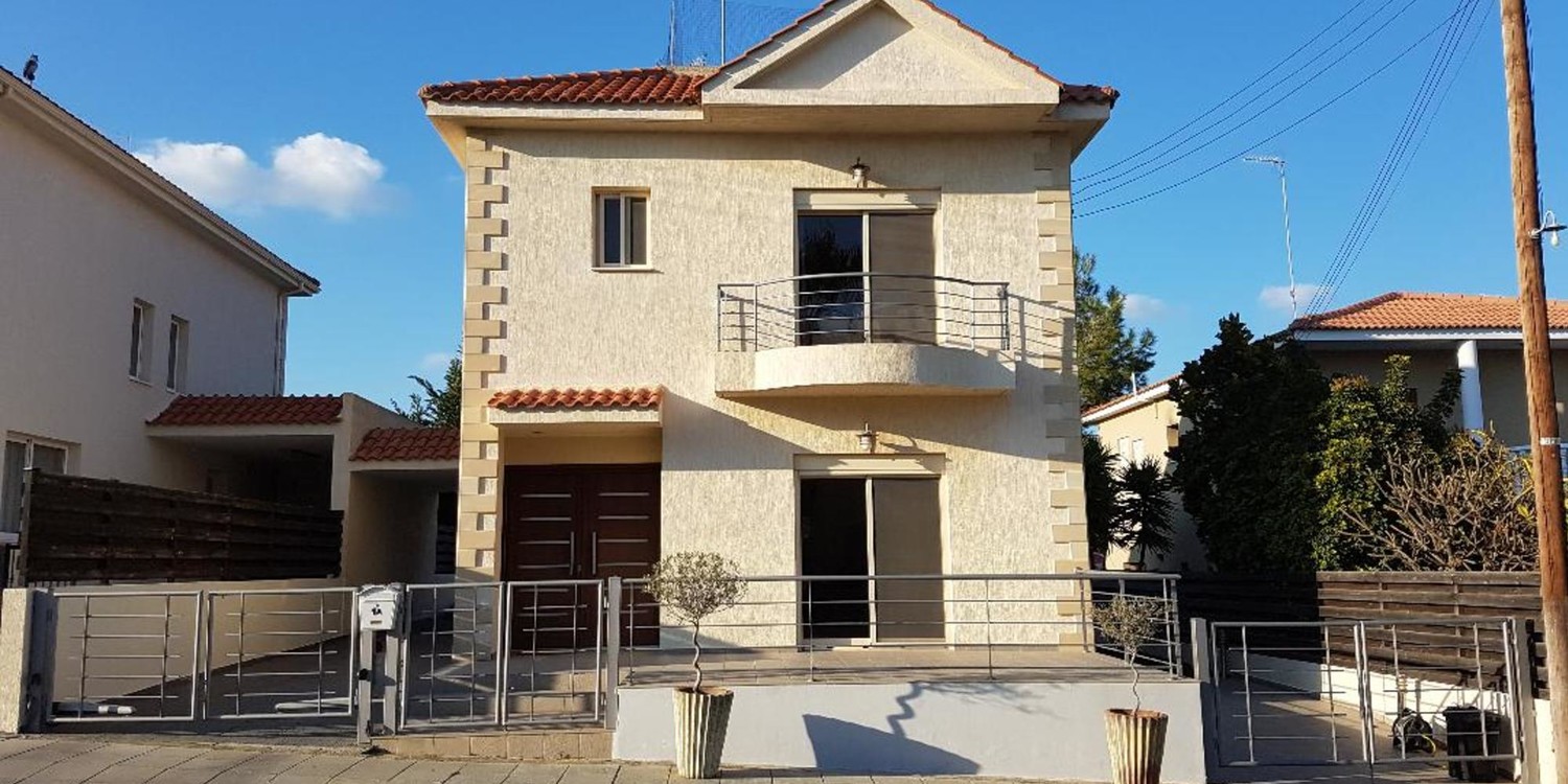 Attractive 3 Bedroom House With Pool