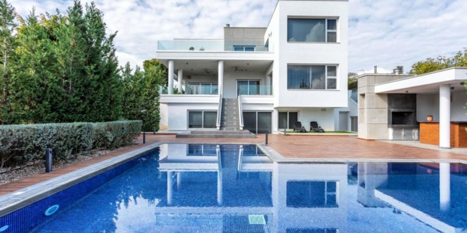 Contemporary 5-Bedroom House
