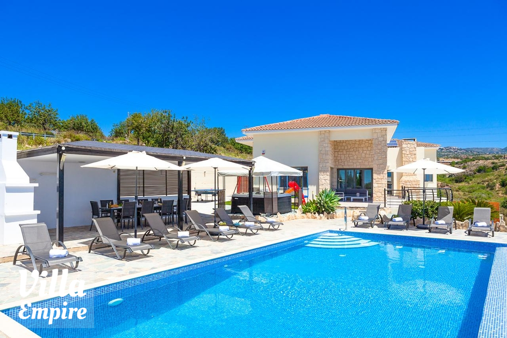 Luxury villa for rent in Paphos (Cyprus Villas Update 2022) — Peyia